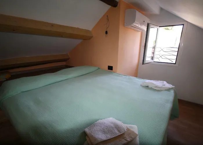 招待所 Le Maquis 佩利